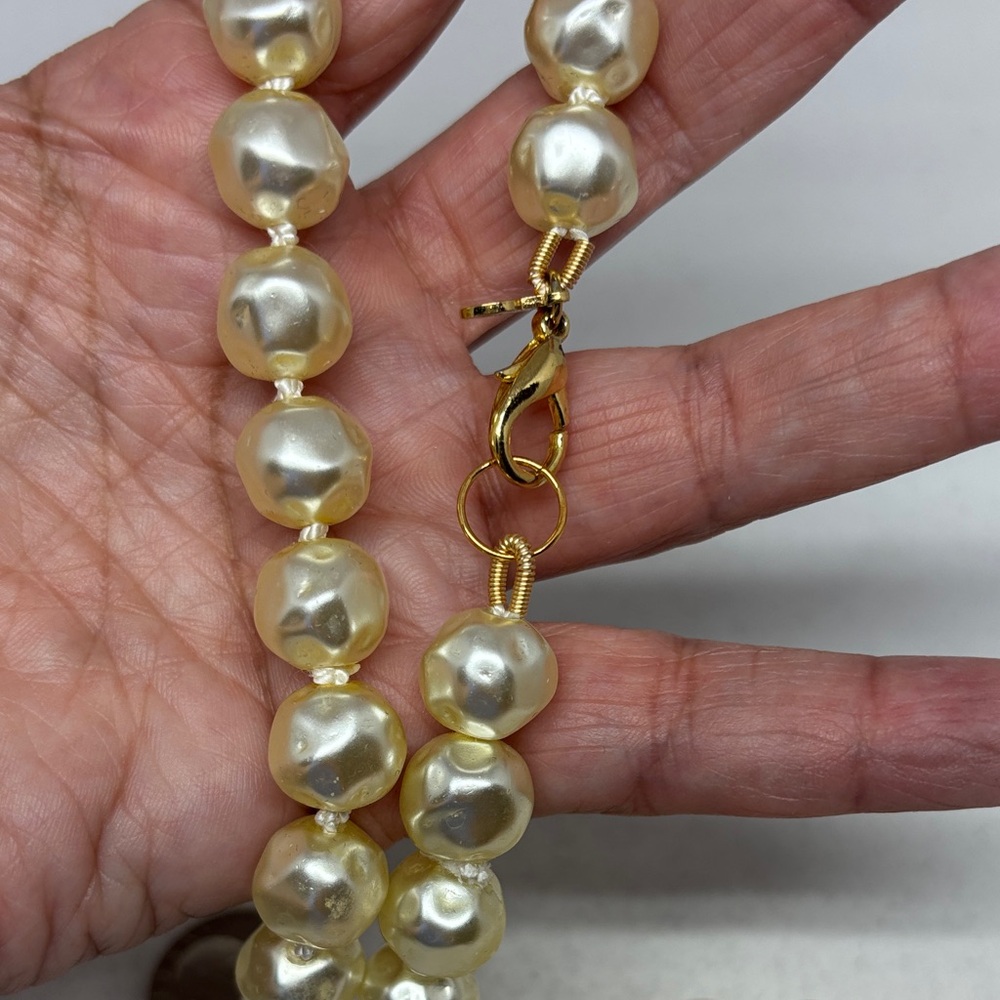 Christian Dior Cream Baroque Pearl Necklace - Picture 7 of 15